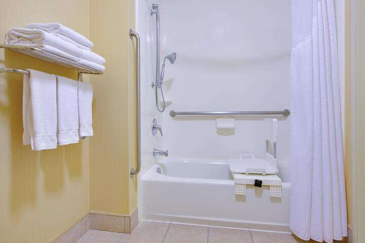 1 Queen Bed (2 of 11)