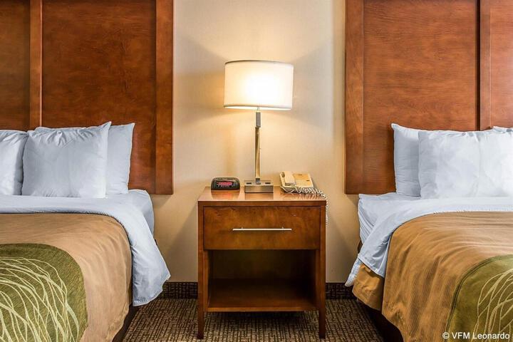 2 Queen Beds (3 of 3)