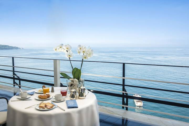 Breakfast/Coffee Service 81 of 172