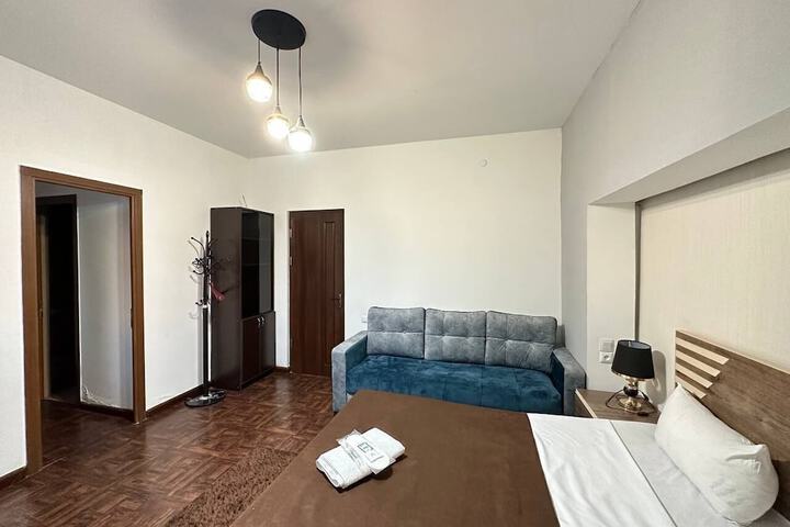 Room 8 of 12