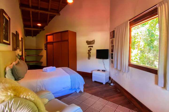 Room 4 of 28