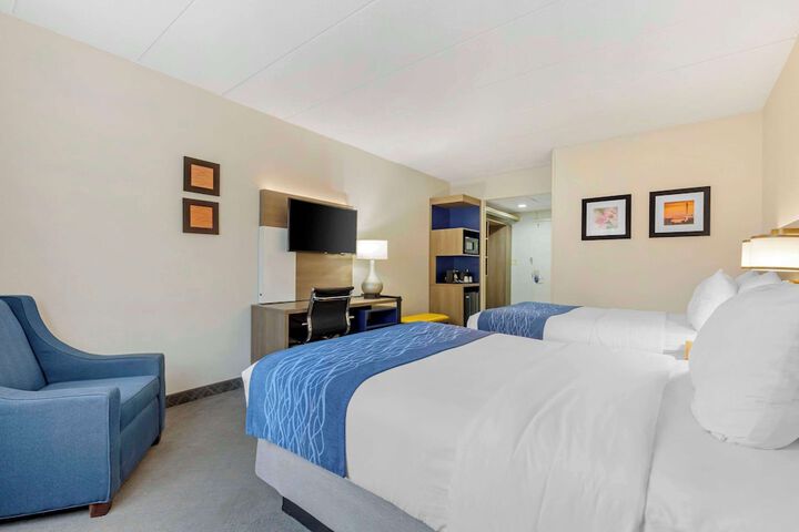 2 Double Beds (4 of 6)