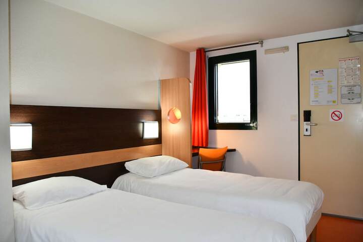 Room 18 of 32