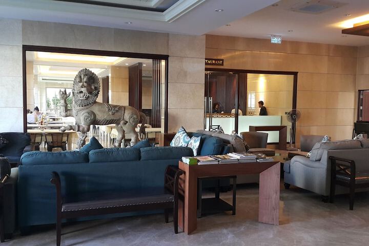 Entrance & Lobby