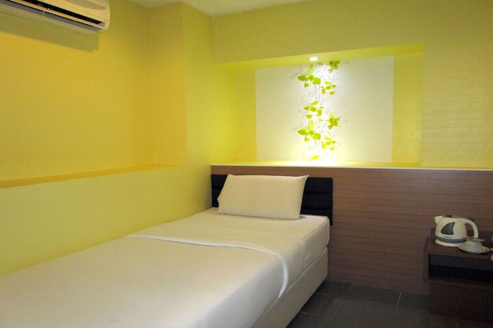 Room 11 of 36