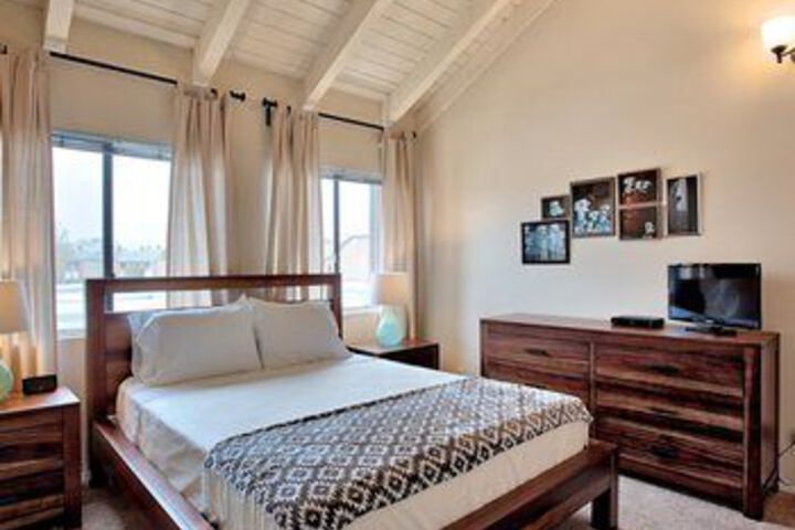 Room 10 of 16