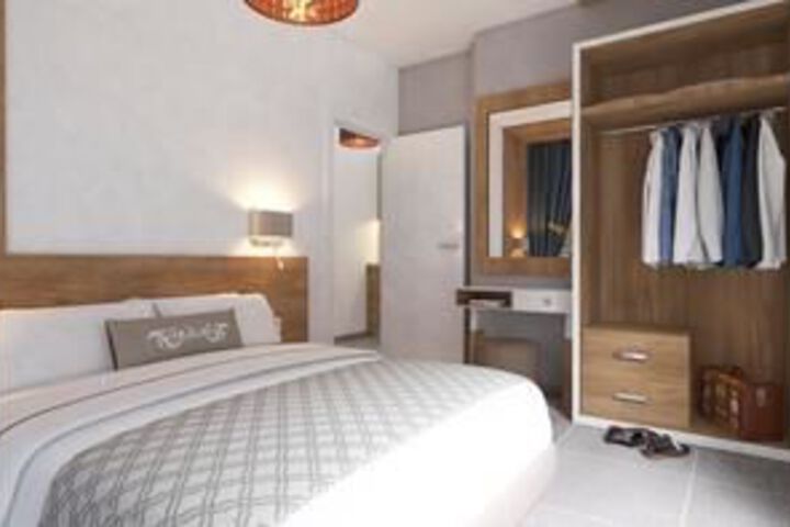 Room 4 of 17