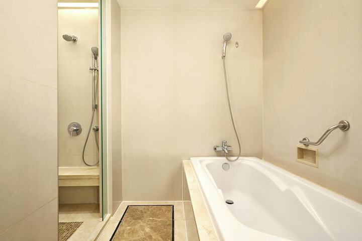 Room 45 of 114