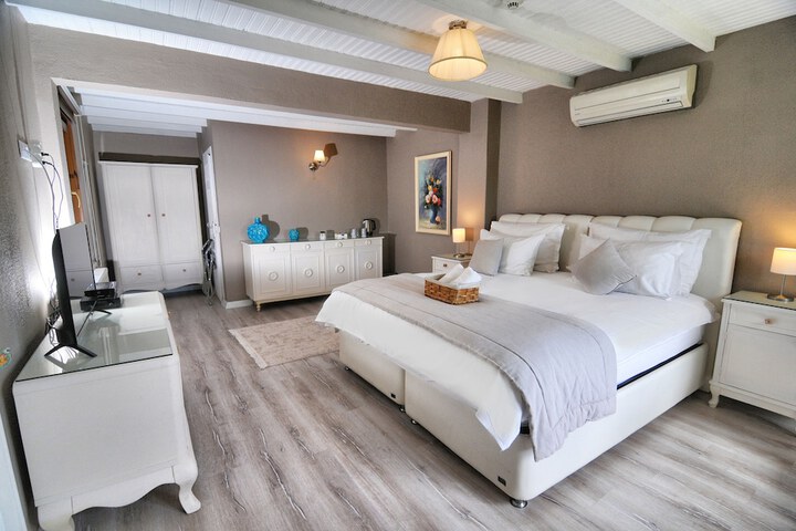 Room 44 of 156