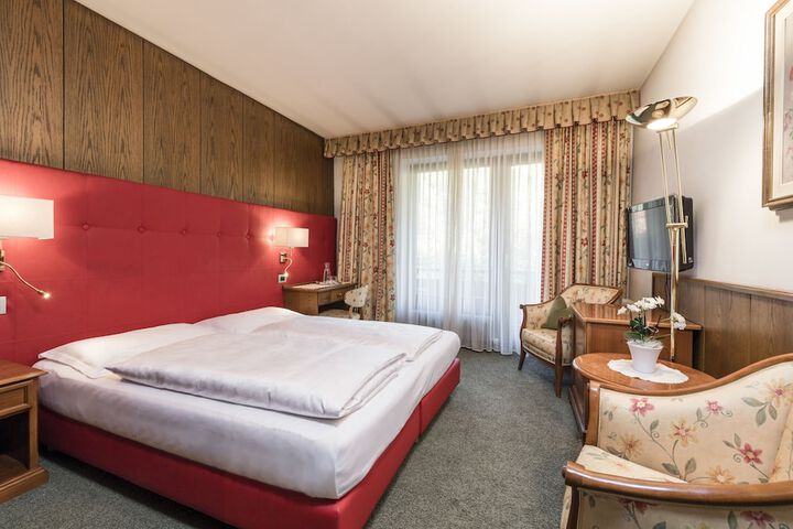 Room 8 of 70