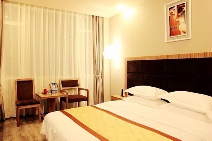 Room 5 of 10