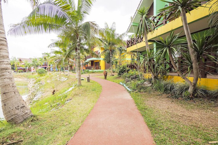 Hotel Exterior 44 of 61
