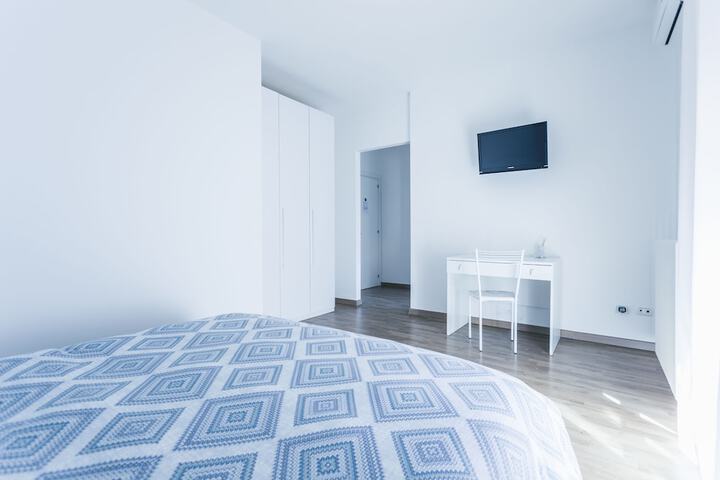 Room 6 of 24