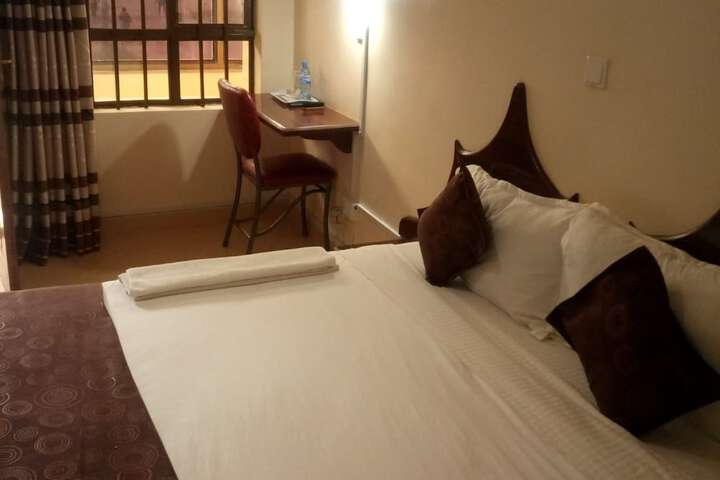 Room 11 of 19