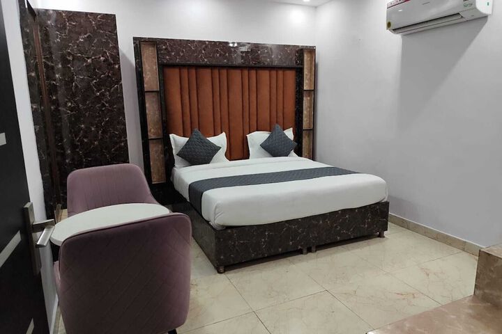 Room 3 of 10