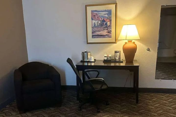 Room 7 of 33