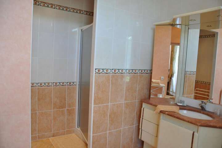 Room 16 of 18