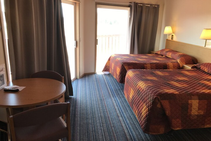 Room 7 of 76