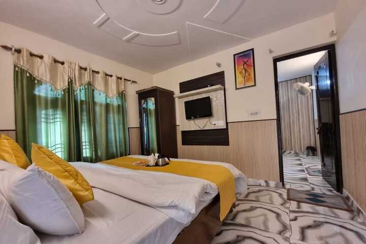 Room 8 of 19