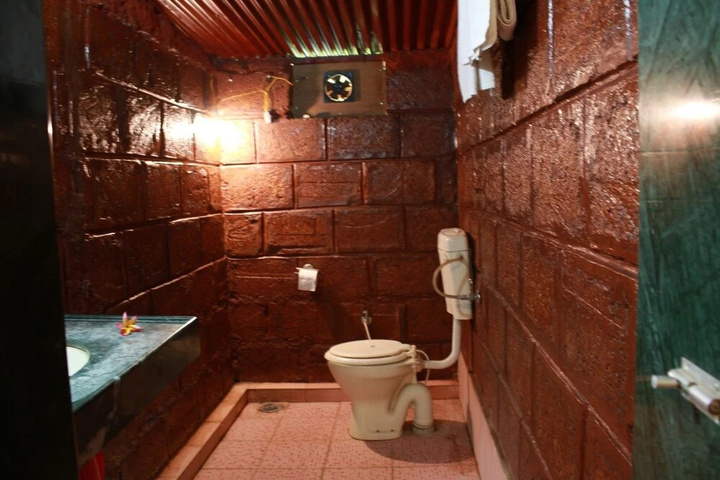 Room 10 of 19