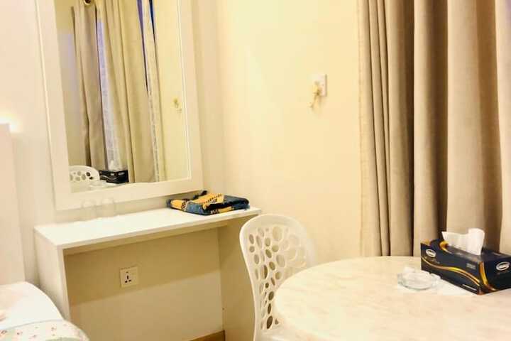Room 16 of 34