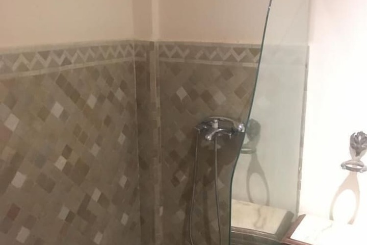 Room 7 of 11