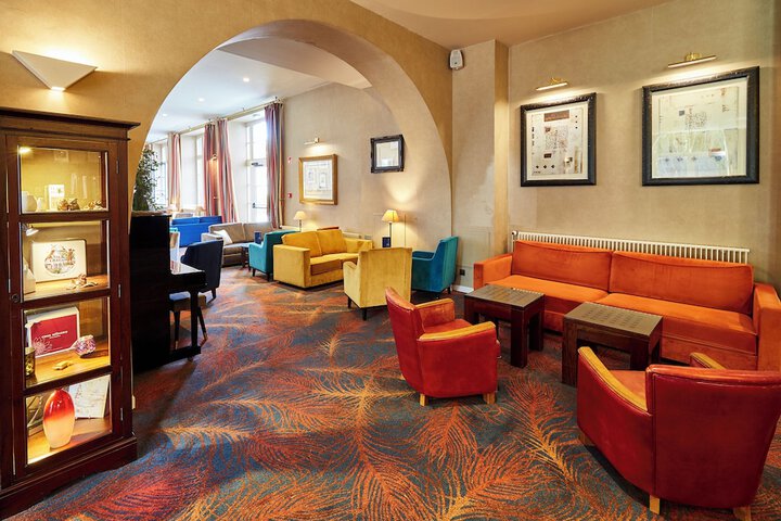 Entrance & Lobby