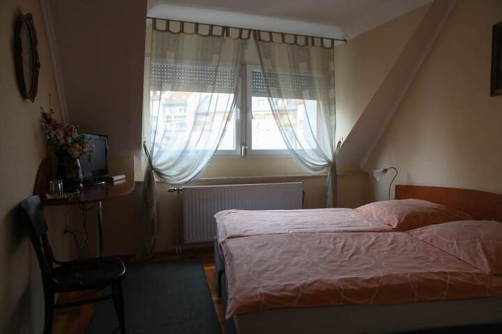Room 8 of 38