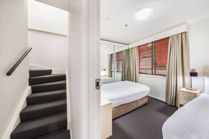 Room 102 of 190