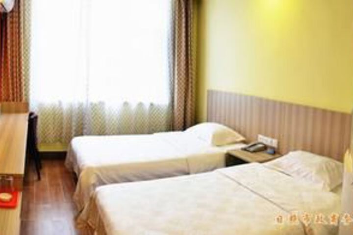 Room 5 of 9