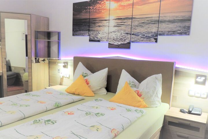 Room 43 of 272