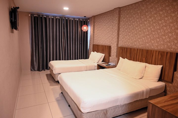 Room 13 of 21