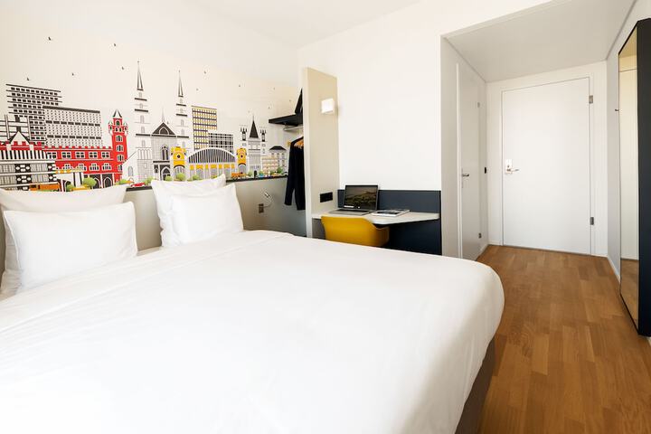 Room 11 of 24