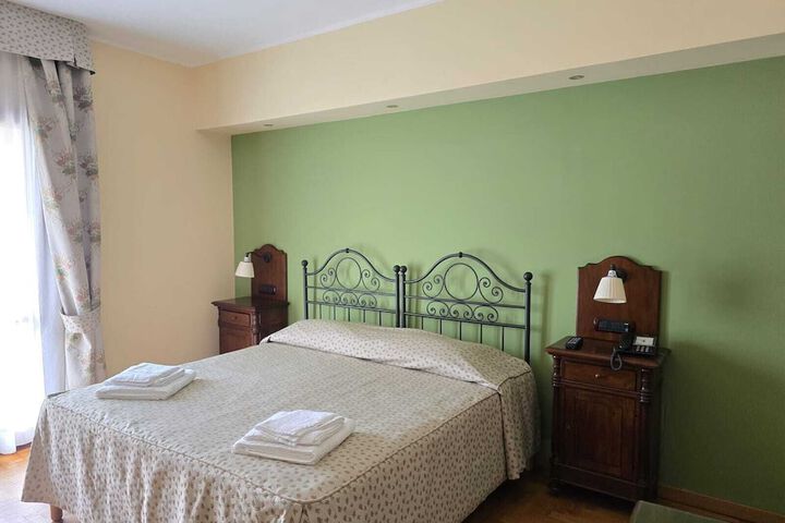 Room 9 of 39
