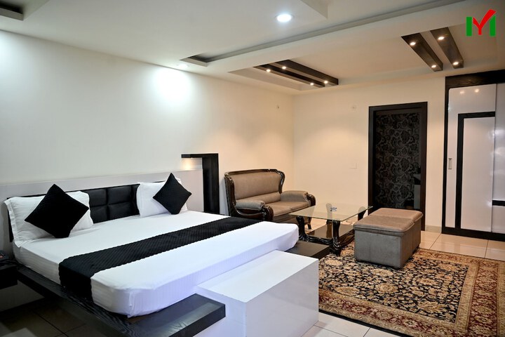 Room 17 of 37