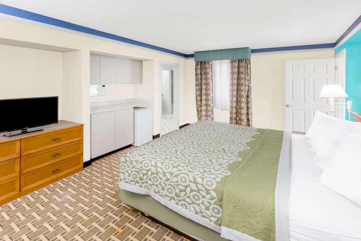 1 King Bed (7 of 9)