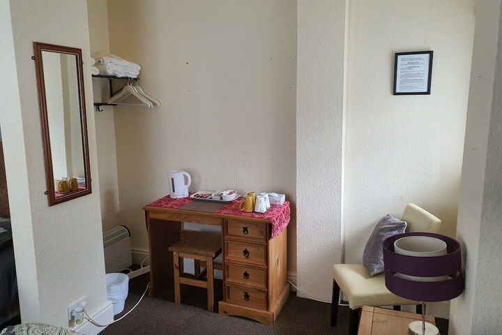 Room 28 of 97