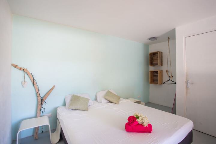 Room 6 of 44