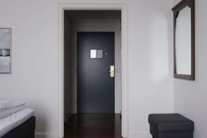 Room 6 of 66