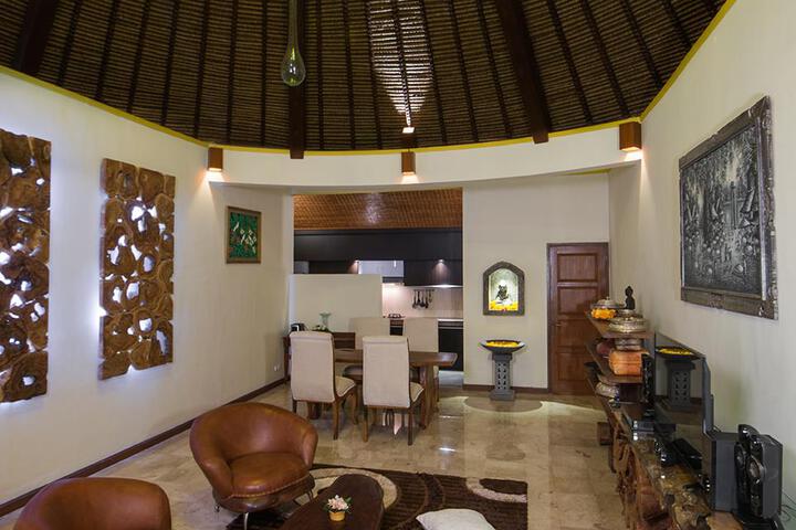 Lounge 6 of 6