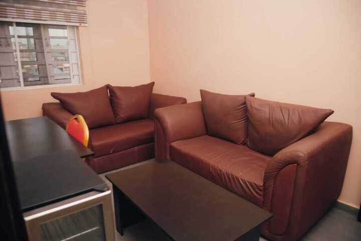 Room 6 of 12