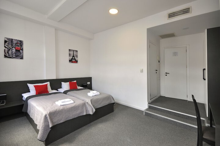 Room 9 of 41