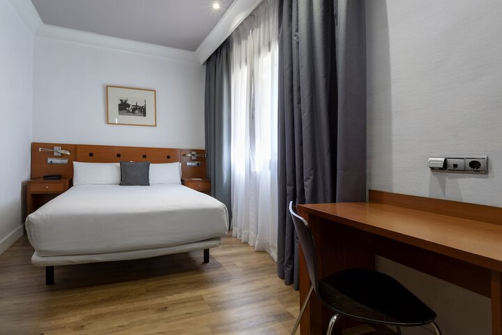 Room 6 of 34