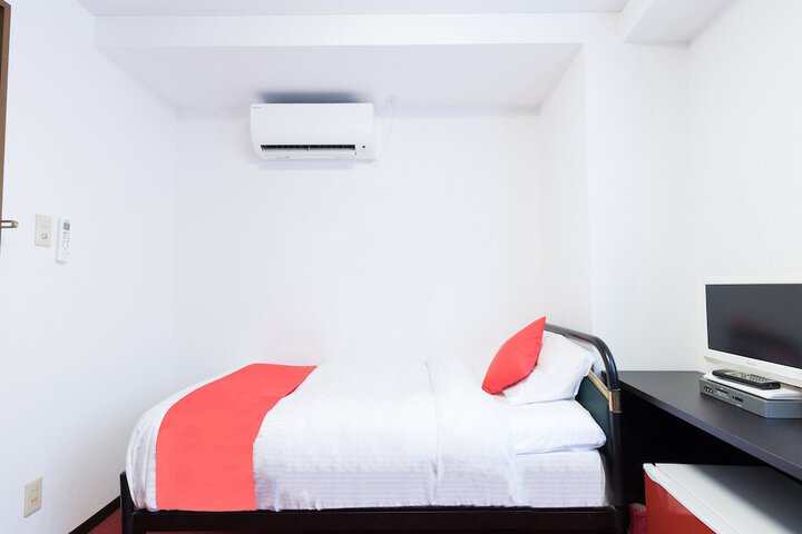 Room 4 of 33