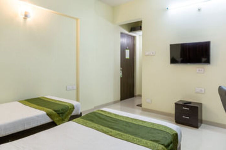 Room 9 of 28