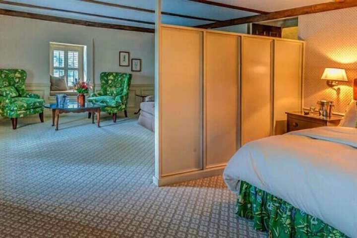 Room 8 of 14