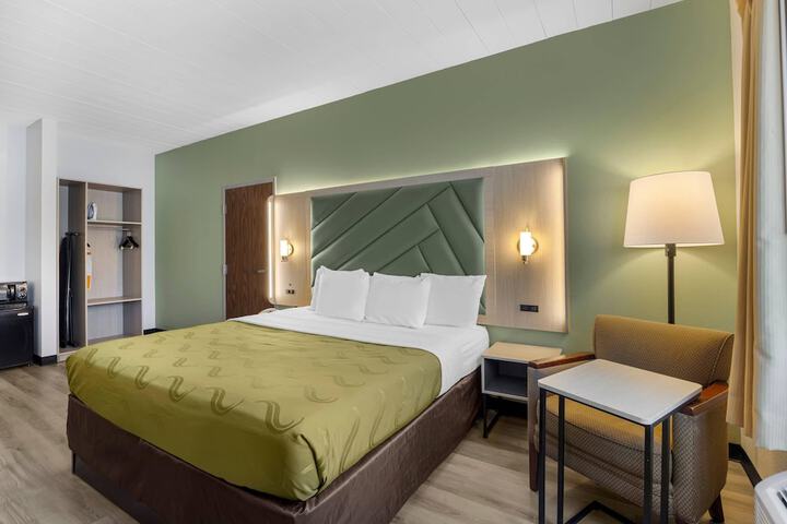 Room 18 of 34