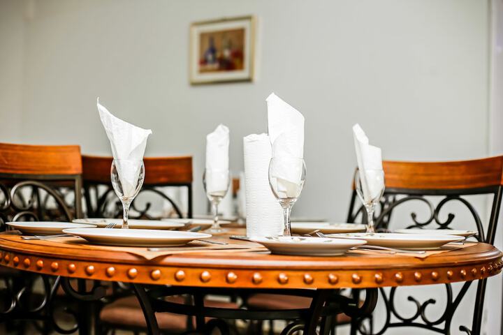 Dining 27 of 38