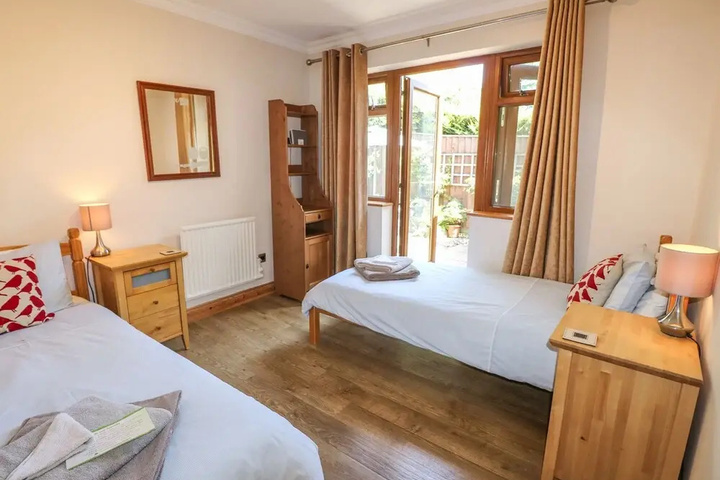 Room 4 of 10