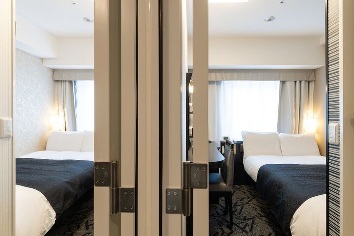 Room 8 of 50